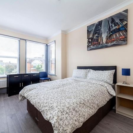 Highlands Gardens Suites Ілфорд Екстер'єр фото