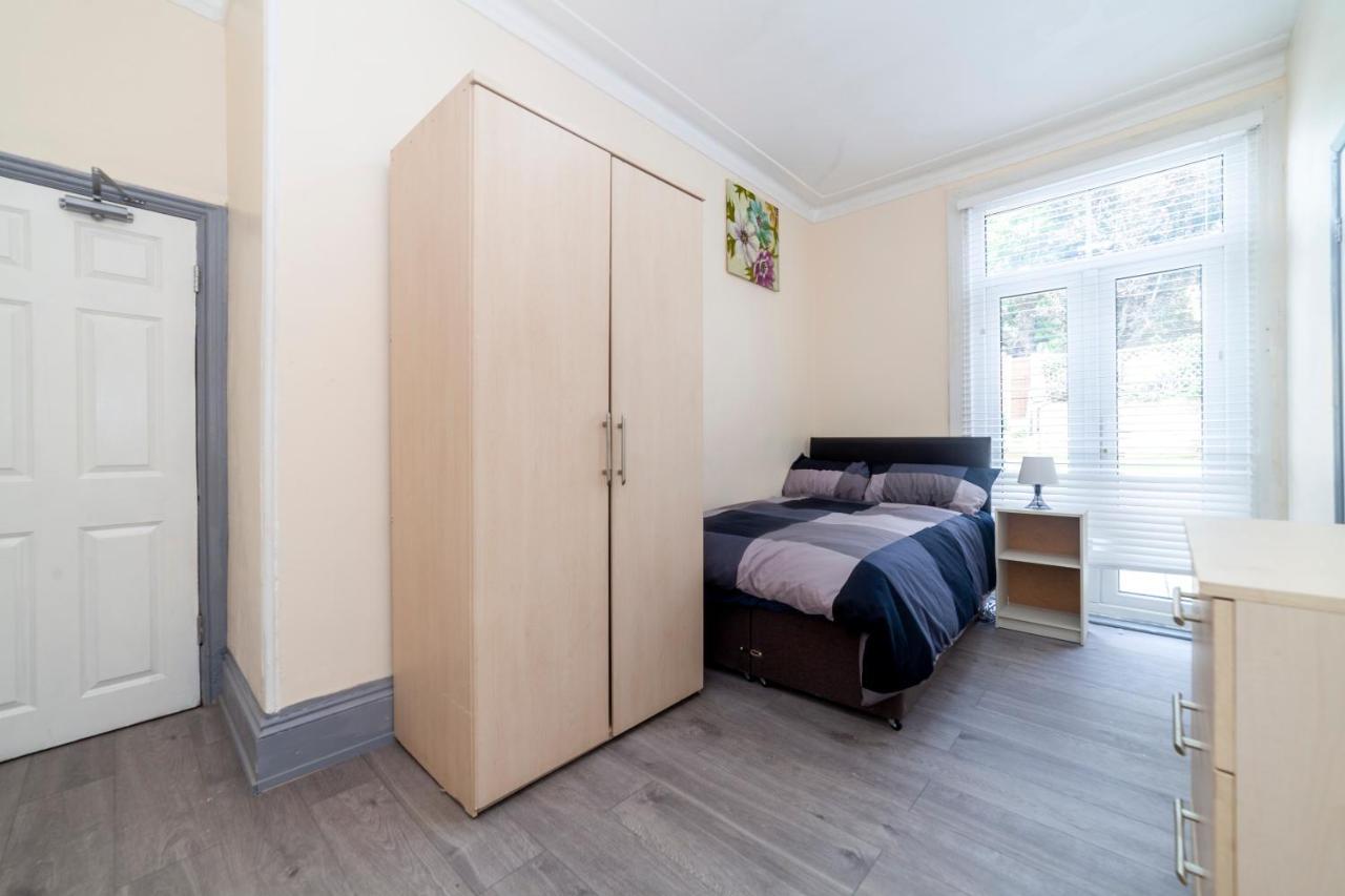 Highlands Gardens Suites Ілфорд Екстер'єр фото