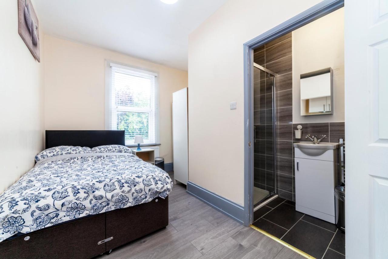 Highlands Gardens Suites Ілфорд Екстер'єр фото